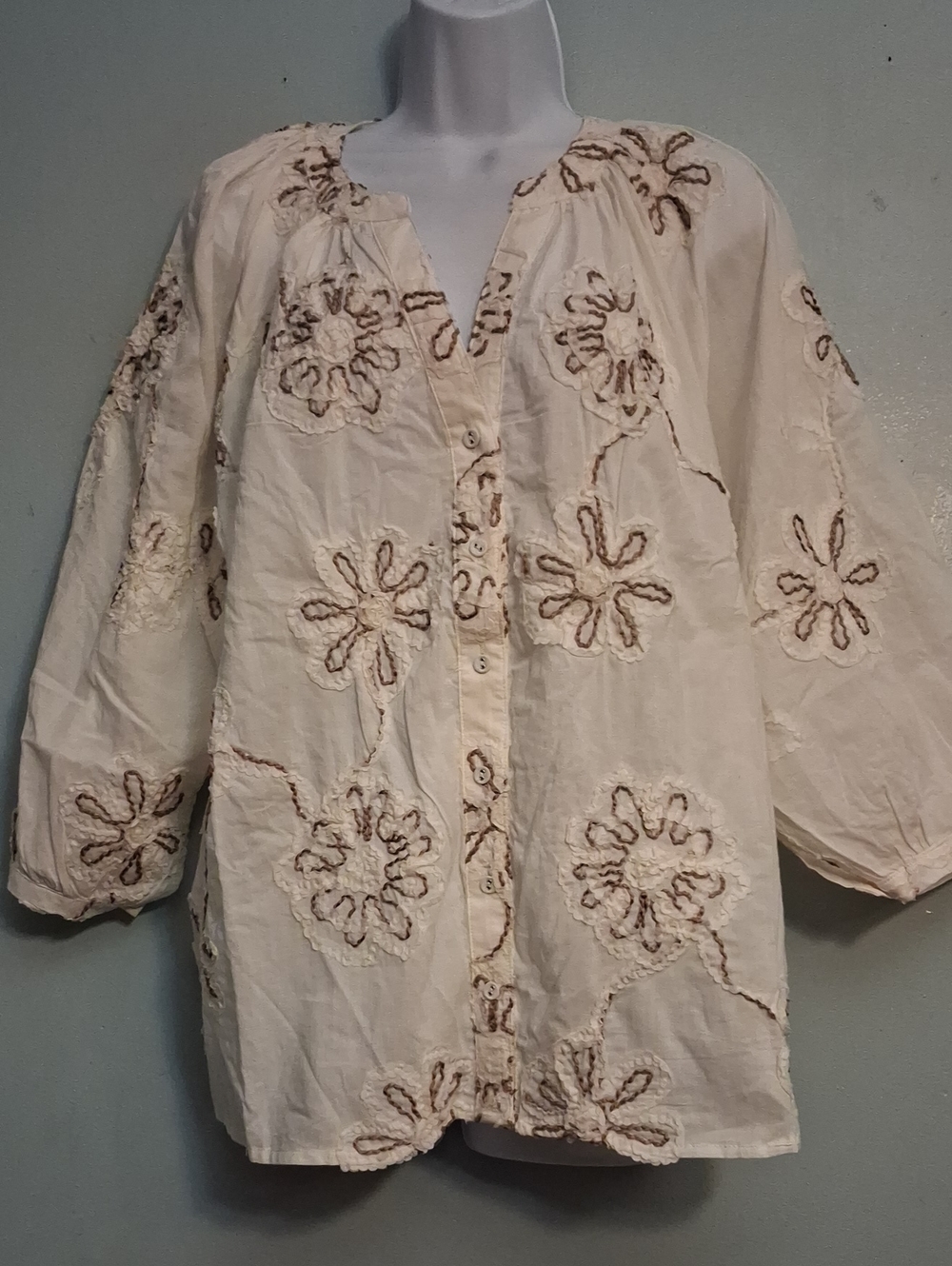 Industry Size 1X Women's Cotton Embroidered Cream Floral Button-Front Top/blouse